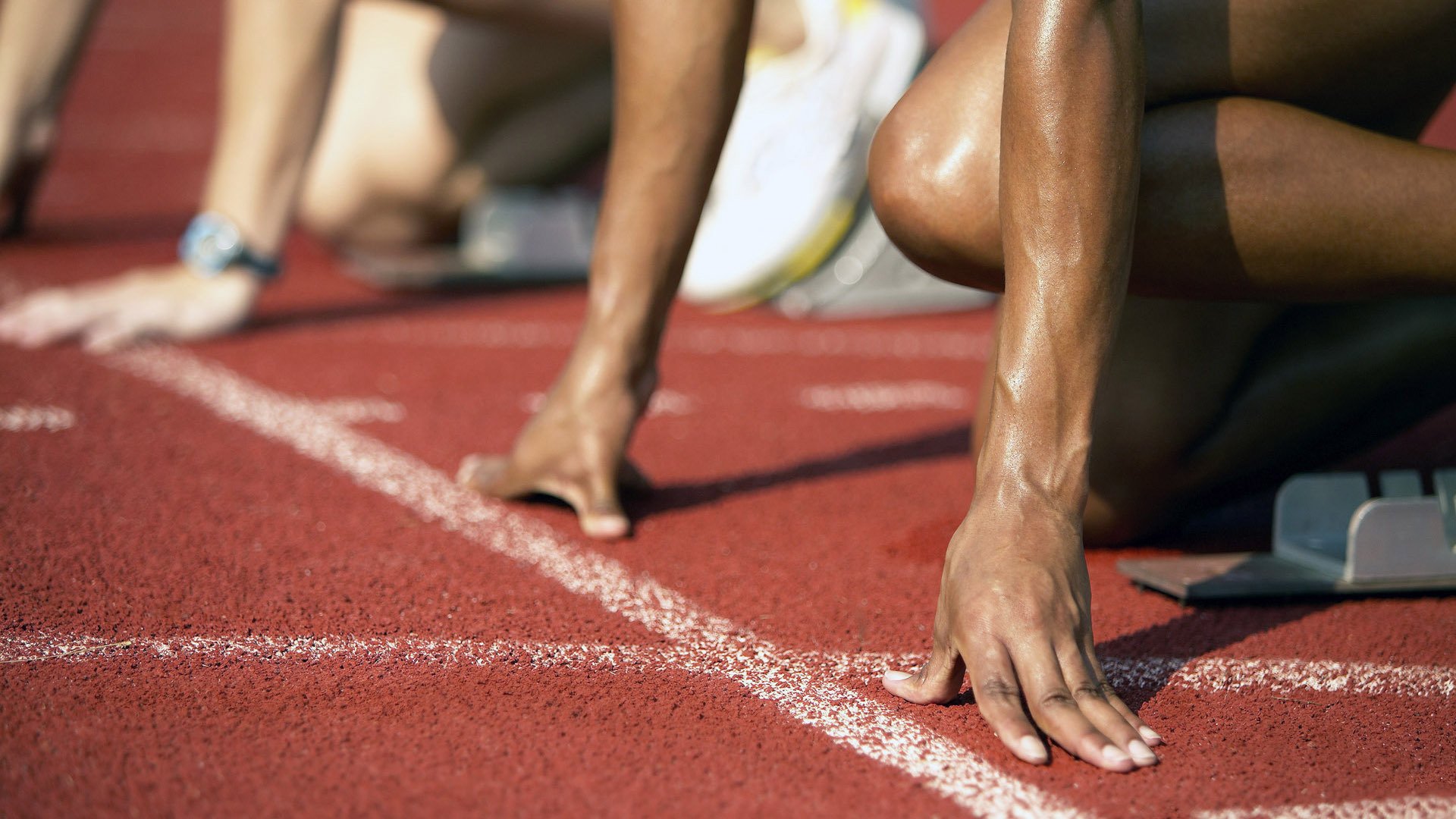 开云体育官网下载-德国骑手弗洛尔·德·温内在2024年欧洲三项赛锦标赛中获得个人铜牌，表现出色。